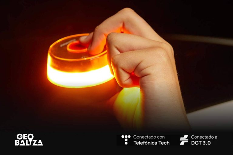 Modelo de baliza V16 con geolocalización, conectividad integrada y certificado DGT desde 29,90 euros