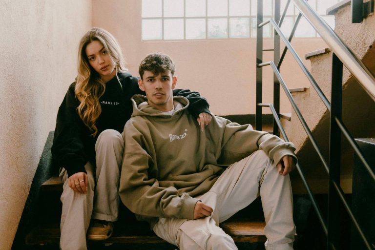 RAMS 23 amplía su propuesta textil con prendas de ropa casual universitaria para hombre, mujer y niño