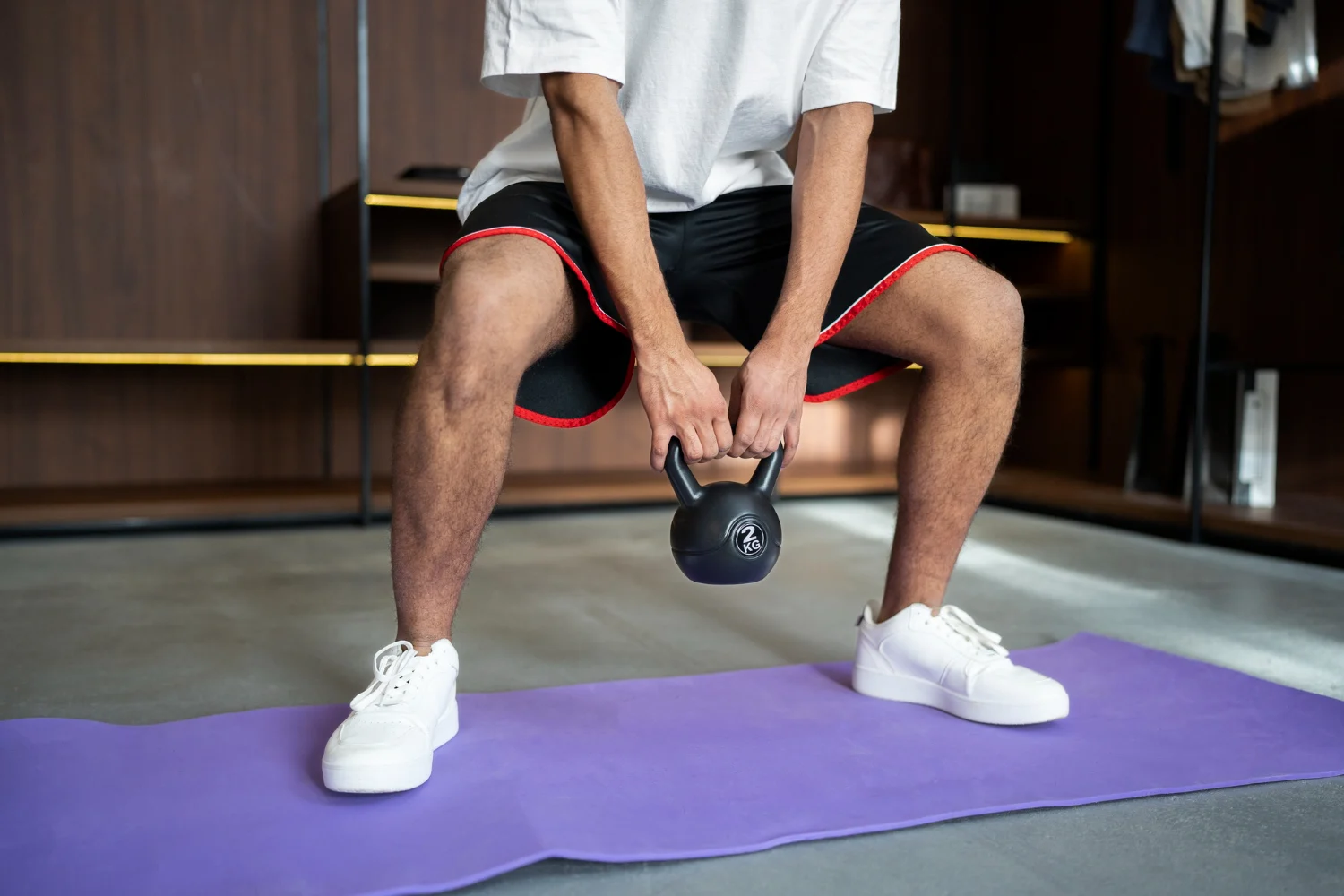 kettlebell swing freepik ejercicios con pesas