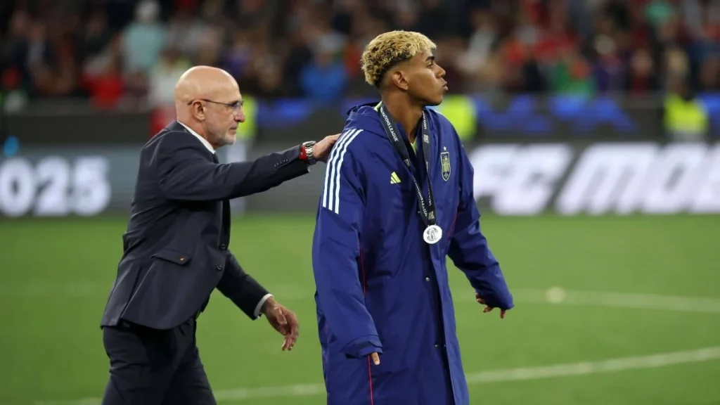 El dilema que acecha a De la Fuente: cinco decisiones que pueden definir su paso por el Mundial 1 El dilema que acecha a De la Fuente: cinco decisiones que pueden definir su paso por el Mundial Fuente: SEFutbol