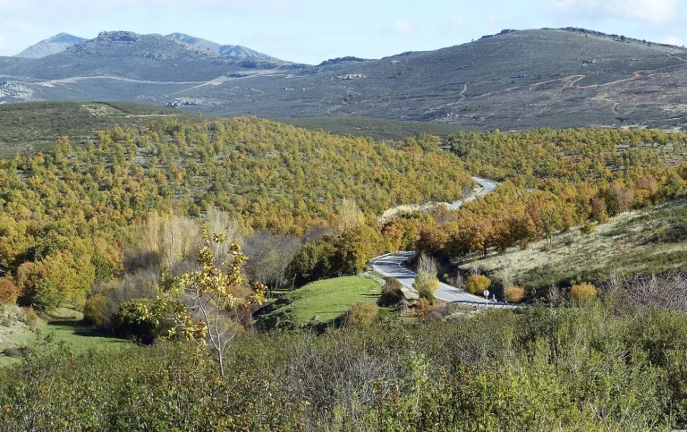 El mirador secreto de Robledillo de la Jara se llena de misterio en noviembre: el “espejo que engaña a todos”, la foto que nadie logra y cómo acceder antes de que lo cierren al público