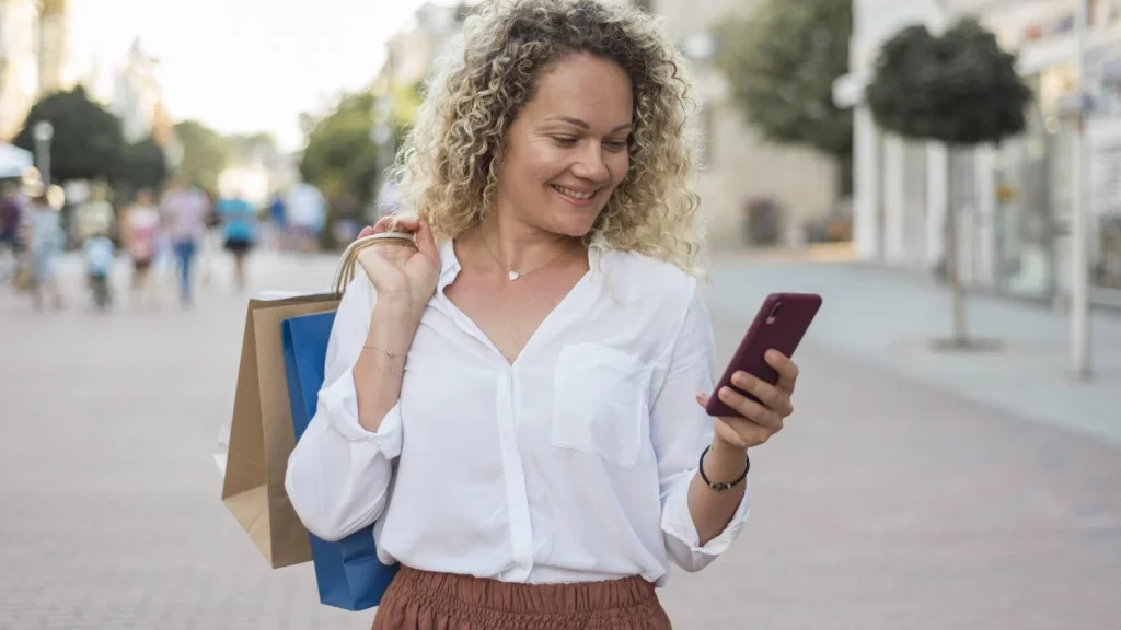 Karina Pérez, experta en ciberseguridad, confirma: "9 de cada 10 usuarios cometen este descuido con el pago móvil y facilitan el robo total.". Así es como lo solucionas en 1 minuto. 1 Tu smartphone se ha convertido en un auténtico tesoro de información personal y financiera. Descubre por qué un concepto básico de ciberseguridad es clave para no convertirlo en tu peor enemigo. Fuente: Freepik