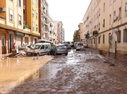 Comparativa entre el antes y el después del paso de la dana del 29 de octubre de 2024 en una calle de Paiporta en Valencia. Fuente: Europa Press Aldaia, Paiporta o Alfafar: ocho municipios valencianos todavía no se han recuperado de la DANA Fuente: Europa Press