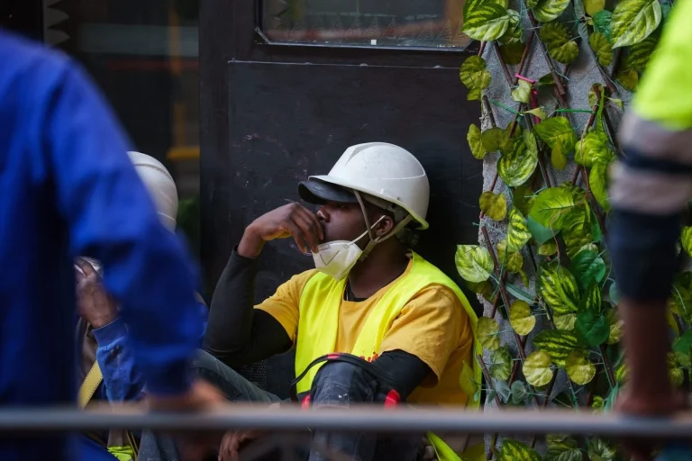 Sindicatos avisan de riesgo de derrumbe en otros edificios tras el de la calle Hileras de Madrid: 