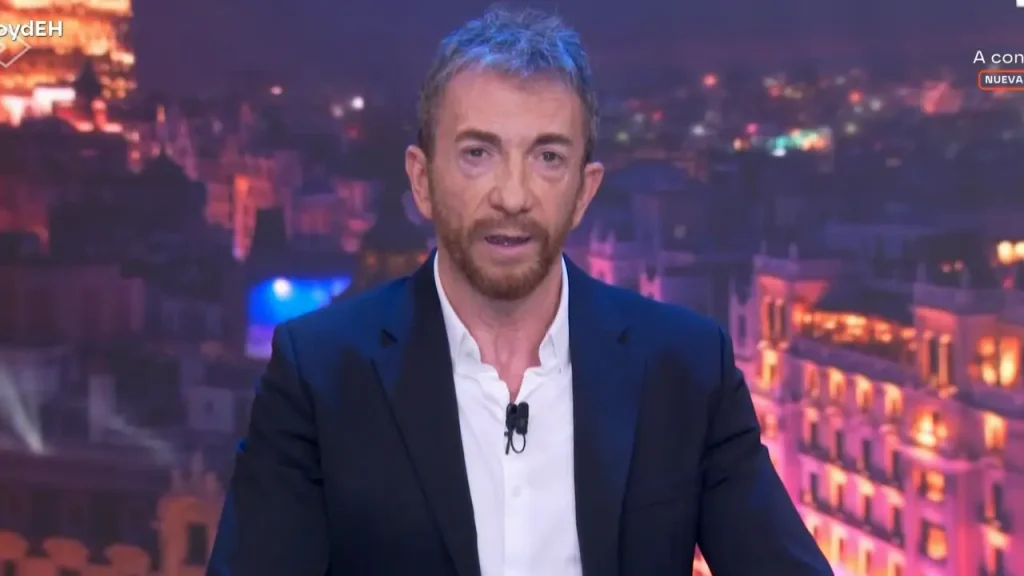 David Broncano pide justicia, Pablo Motos arremete contra el gobierno: 'La Revuelta' y 'El Hormiguero' paralizan su rivalidad para rendir homenaje a las víctimas de la DANA 2 La reflexión de Pablo Motos y los dardos al gobierno