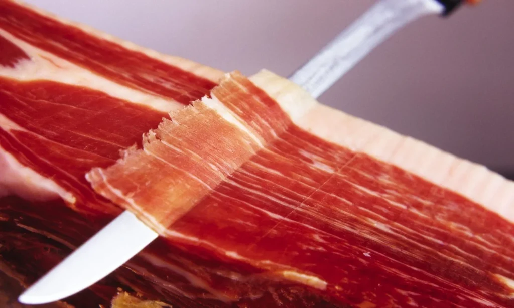 Entender el poder de este ingrediente en tu fabada es pura ciencia y tradición culinaria. Fuente: Freepik
