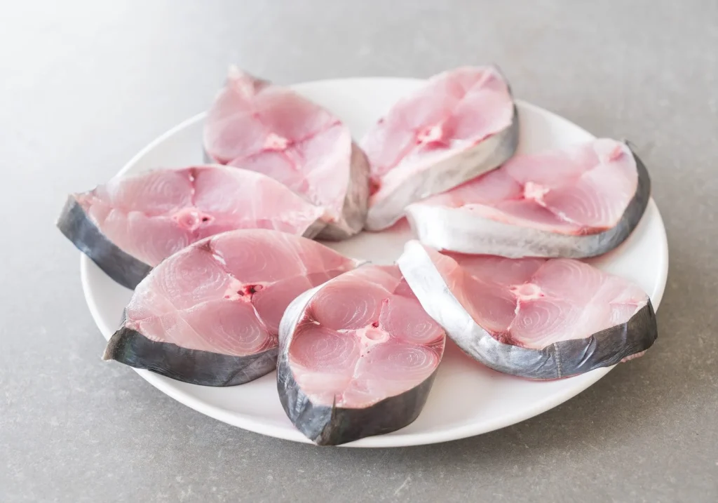 El verdadero riesgo de consumir pescado sin las precauciones adecuadas tiene un nombre que a todos nos suena: Anisakis. Fuente: Freepik
