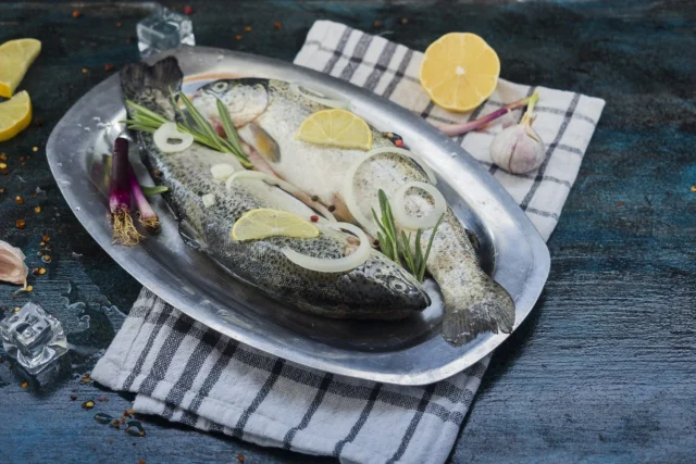 Ceviche y boquerones: el grave error que comete casi todo el mundo al usar limón