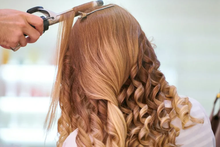 Un estilista español revela cuáles son los 3 cortes de pelo más top para la temporada otoño-invierno 