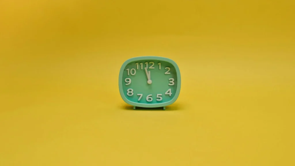 "Francamente, no le veo el sentido": Sánchez reta a la UE a eliminar el cambio de hora en 2026 a días de retrasar el reloj, ¿cómo nos afecta el cambio? 1 ¿Cómo afecta a nuestro cuerpo el cambio de hora?