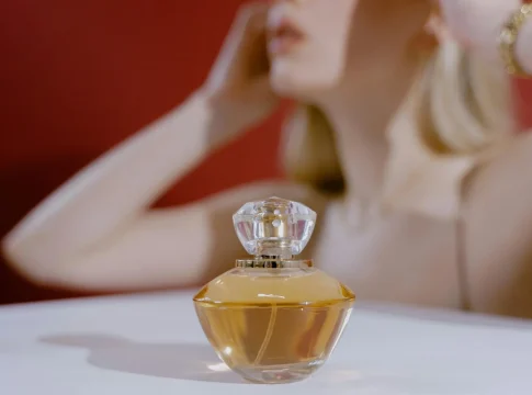 Los perfumes en tendencia disponibles en El Corte Inglés con los que vas a destacar a donde vayas | Fuente: Pexels Los perfumes en tendencia disponibles en El Corte Inglés con los que vas a destacar a donde vayas
