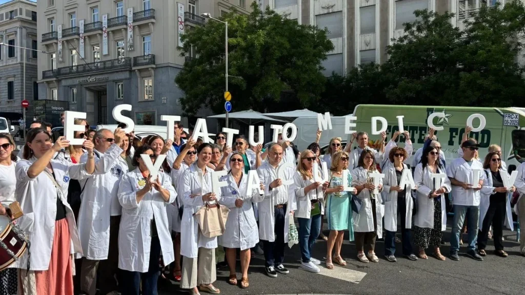 Segunda huelga en cuatro meses: los médicos españoles se hartan de jornadas abusivas y la reforma del Estatuto Marco Fuente: Agencias
