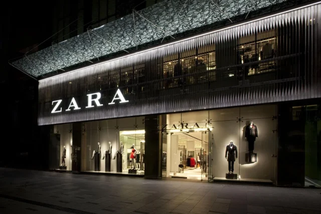 ¡Corre ya por él! ​Todas necesitamos este vestido otoñal de Zara, disponible en dos colores y por 17,99 euros