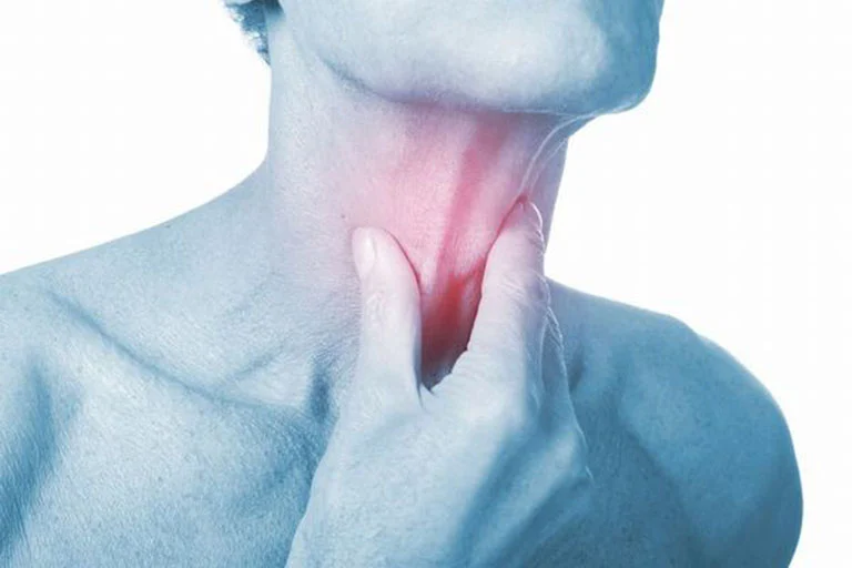 Dr. Marcos Vidal (48), endocrino: "Si se te duermen las manos por la noche, tu tiroides está saboteando tu sistema nervioso. Es el aviso de una enfermedad autoinmune" 3 Un diagnóstico no es una condena, sino el primer paso para volver a sentirte tú.