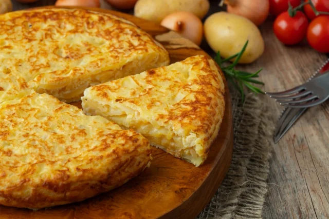 3 errores fatales al preparar la tortilla de patatas que arruinan tu cena