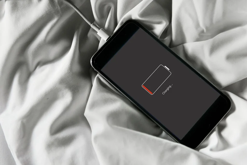 ¿Formas de cargar el móvil sin electricidad durante un viaje?