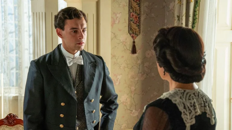 ‘La Promesa': Un secreto obliga a Curro a traicionar a Ángela, Martina descubre a Leocadia y una nueva mentira se pasea por el hangar 