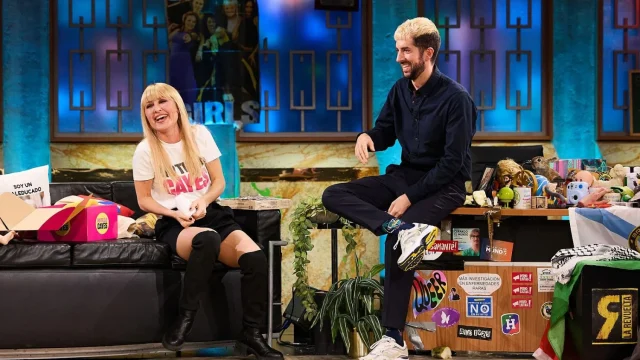 ¡Ovación histórica! Cayetana Guillén Cuervo paraliza 'La Revuelta' con la aparición sorpresa de una leyenda de la televisión