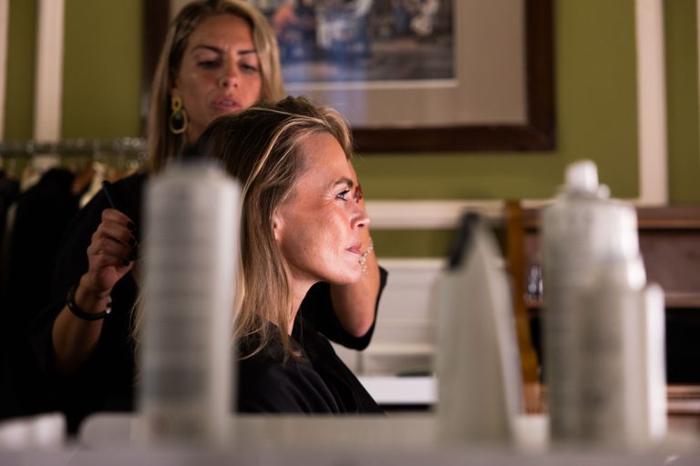 Arkhé Cosmetics, peluquería oficial de los IX Premios Woman, deslumbra en la noche del talento femenino