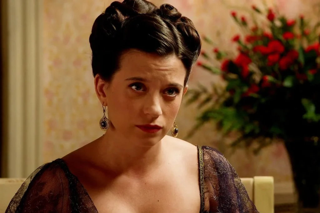 Dos historias de amor se terminan hoy en ‘La Promesa' 1 La extraña reacción de Adriano con las cartas de Catalina y el enfrentamiento entre Petra y Cristóbal