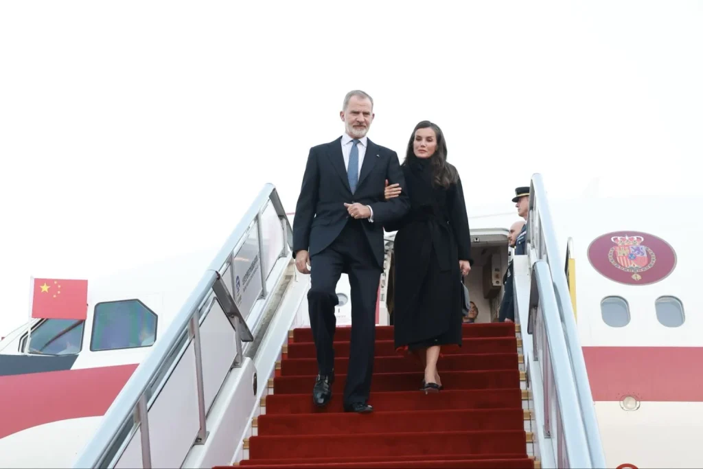 "Fuimos muy duros con la Reina Letizia": Un experto en Casa Real lanza un 'mea culpa' y presenta su vaticinio sobre la princesa Leonor 2 La anécdota de la foto que revela una tensión latente