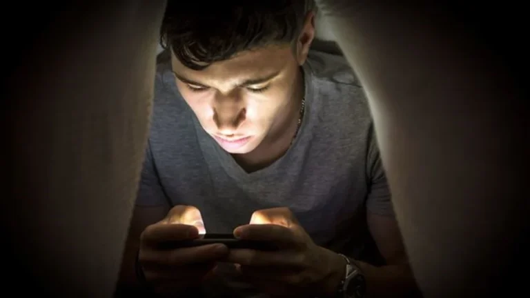 De 7 horas al día con el móvil a recuperar el control: las apps que liberan de la adicción digital