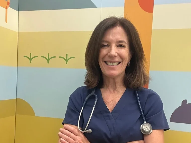 Doctora María José Lirola: “La artritis idiopática juvenil es tan frecuente como la diabetes, pero mucho menos conocida”