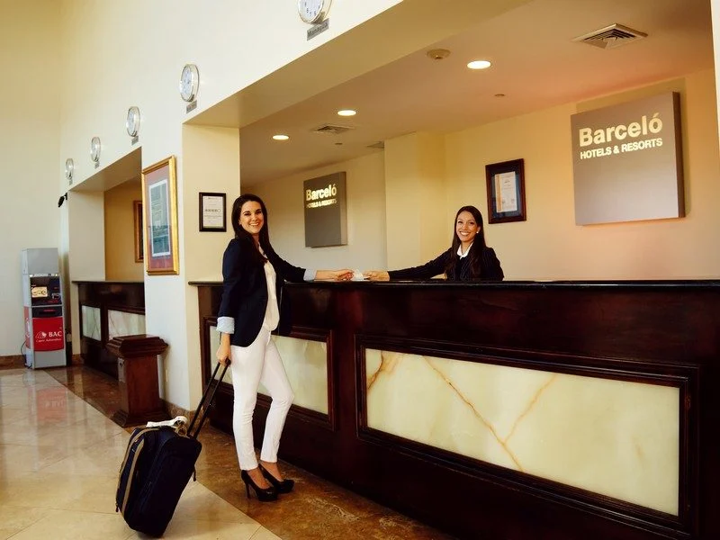 Dentro de las reseñas de los hoteles: ¿Tiene más reputación uno que responde rápido o uno con mejores instalaciones? 4 Al final, la reputación no se improvisa