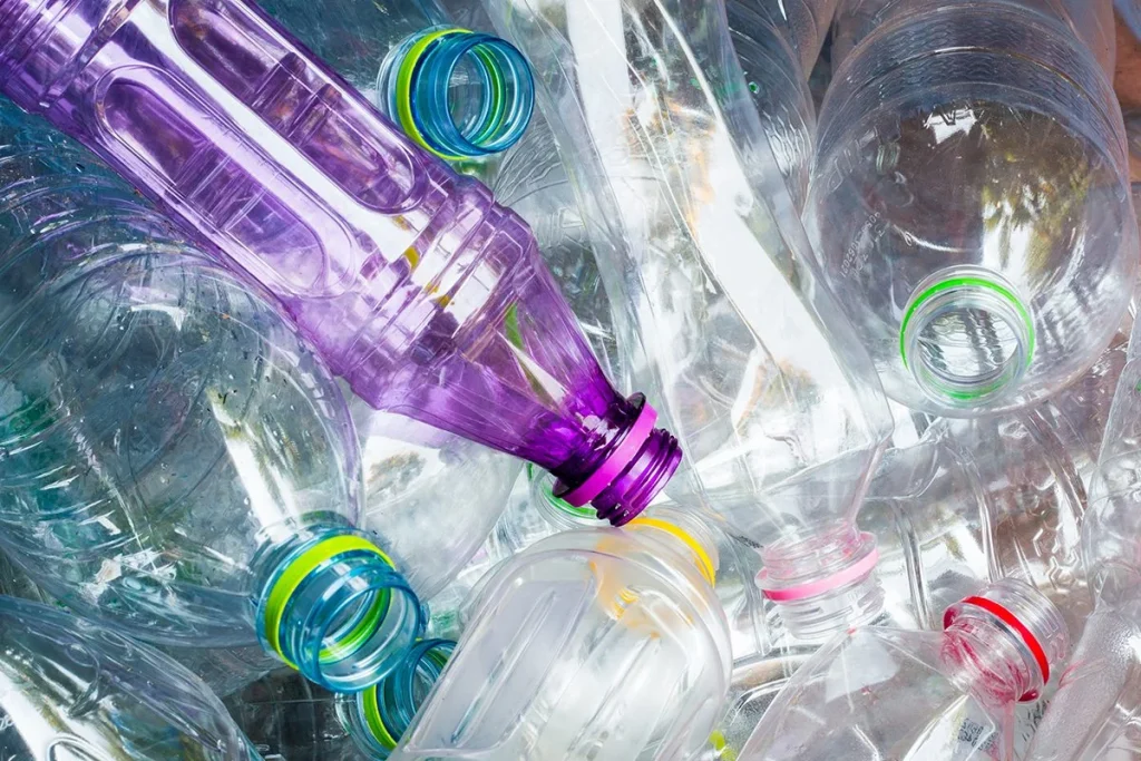 Científicos australianos revolucionan el reciclaje al convertir plástico en comida 1 Avances pioneros en Australia permiten el uso de plástico para crear productos alimenticios seguros