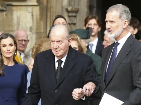 Pilar Eyre, experta en Casa Real, vaticina el tenso reencuentro entre Letizia y Juan Carlos I | Fuente: Casa de S.M el Rey Pilar Eyre, experta en Casa Real, vaticina el tenso reencuentro entre Letizia y Juan Carlos I