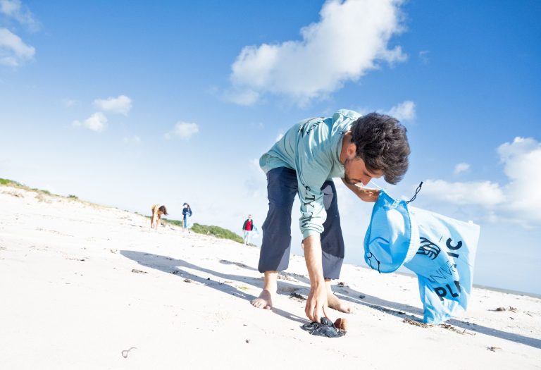 Universal Plastic conecta sus datos de limpieza marina con la red global de la UNESCO-IOC
