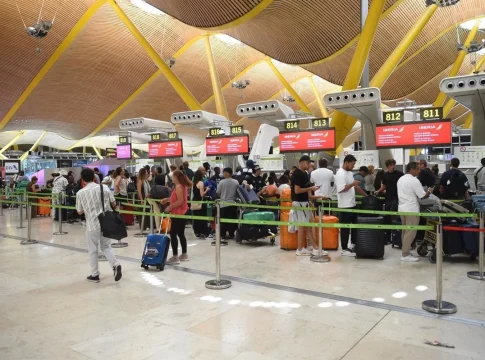 Batalla aérea por el Black Friday. las aerolíneas lanzan descuentos agresivos e intensifican la guerra de precios Batalla aérea por el Black Friday: las aerolíneas lanzan descuentos agresivos e intensifican la guerra de precios