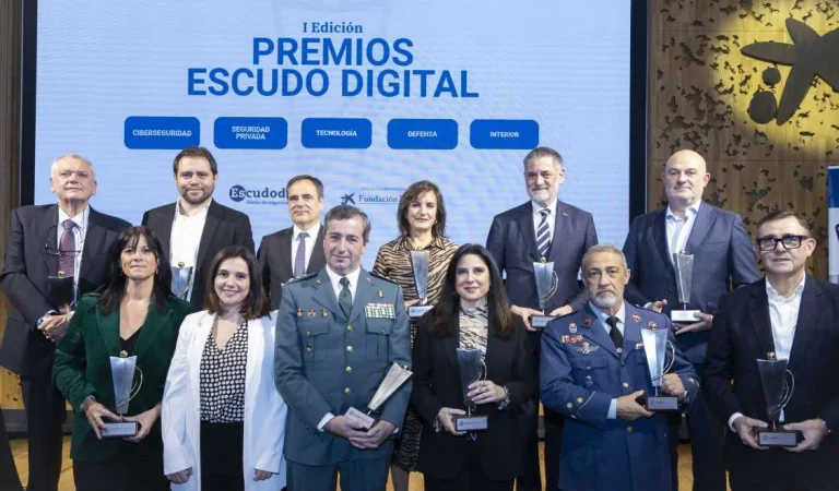 El mundo de la seguridad y la defensa arropa la primera edición de los Premios Escudo Digital