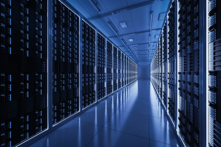 Regulación de centros de datos: la nueva norma que limita el agua y obliga a usar energía renovable