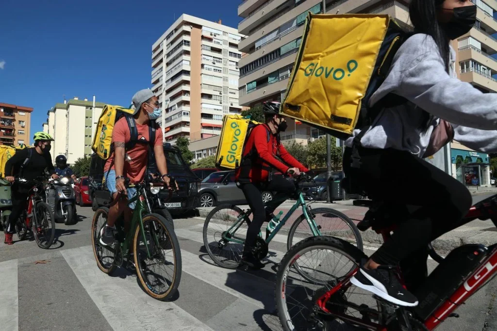 La DGT endurece las normas en Barcelona: cambios en la circulación y al aparcar en 2026 2 Cinturón para todos y chaleco para los riders