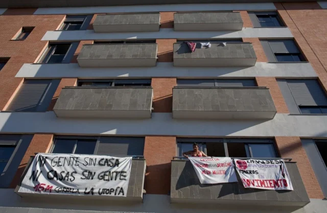 Comprar casas okupadas se convierte en uno de los mercados más rentables y peligrosos de España