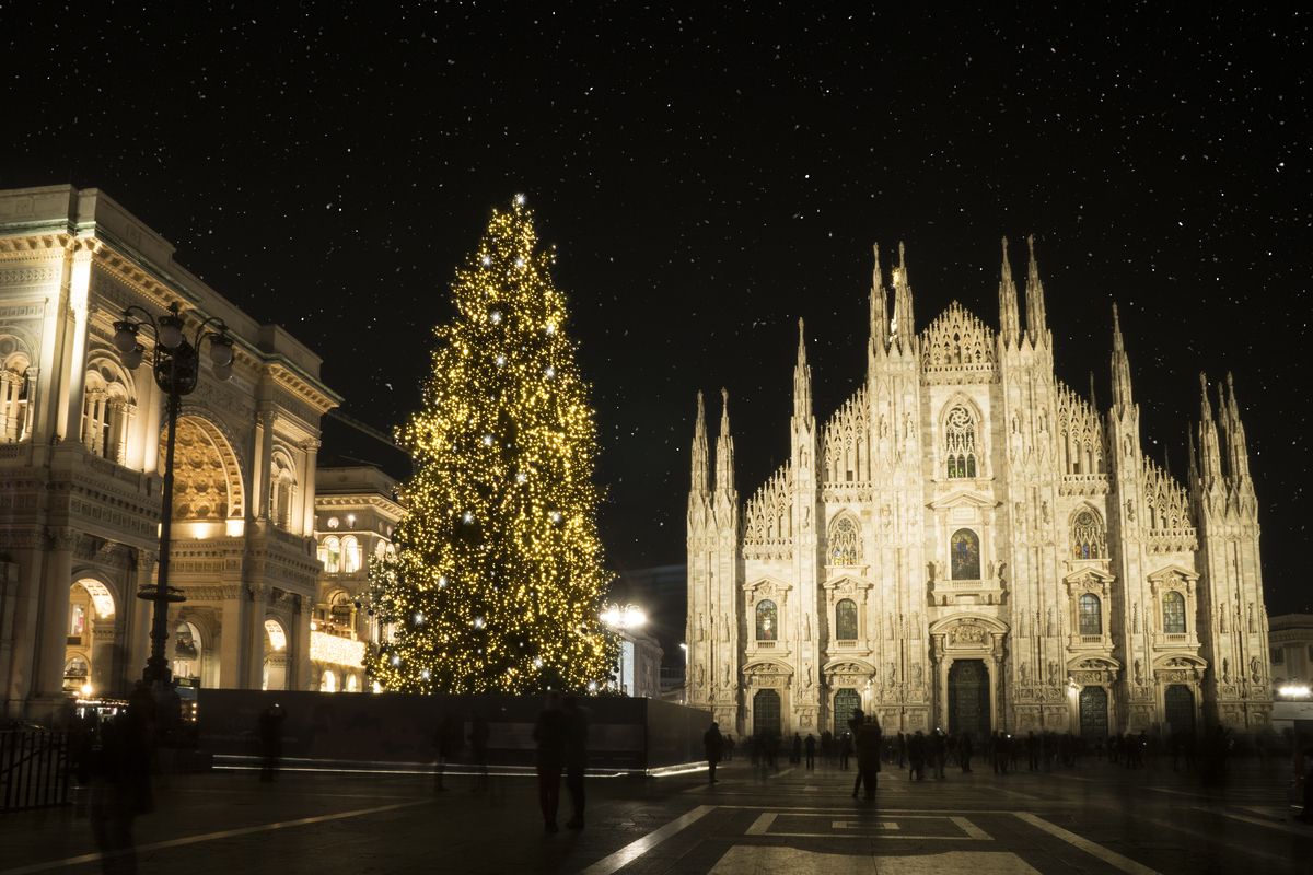 DEST ITALY MILAN DUOMO SQUARE CATHEFRAL WINTER CHRISTMAS GettyImages 1082838842 Universal Within usage period 100037 1
