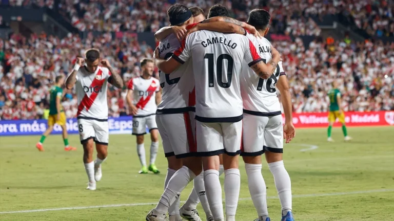 Donde el fútbol sigue siendo del pueblo: el Rayo Vallecano y la fuerza de Vallecas