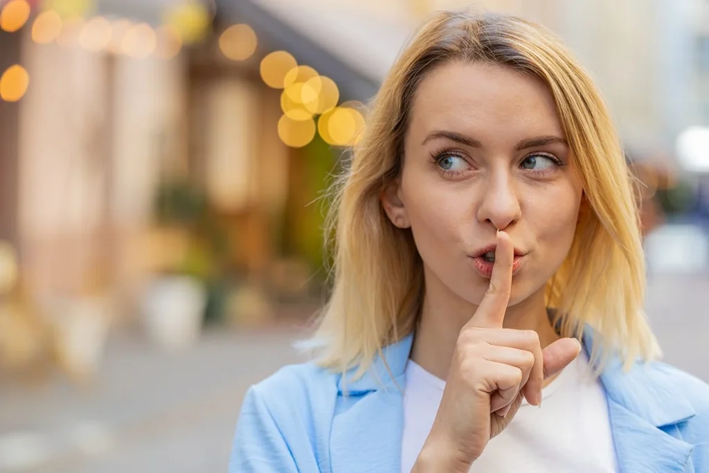 El cerebro procesa la información privada utilizando una dinámica similar a las redes sociales