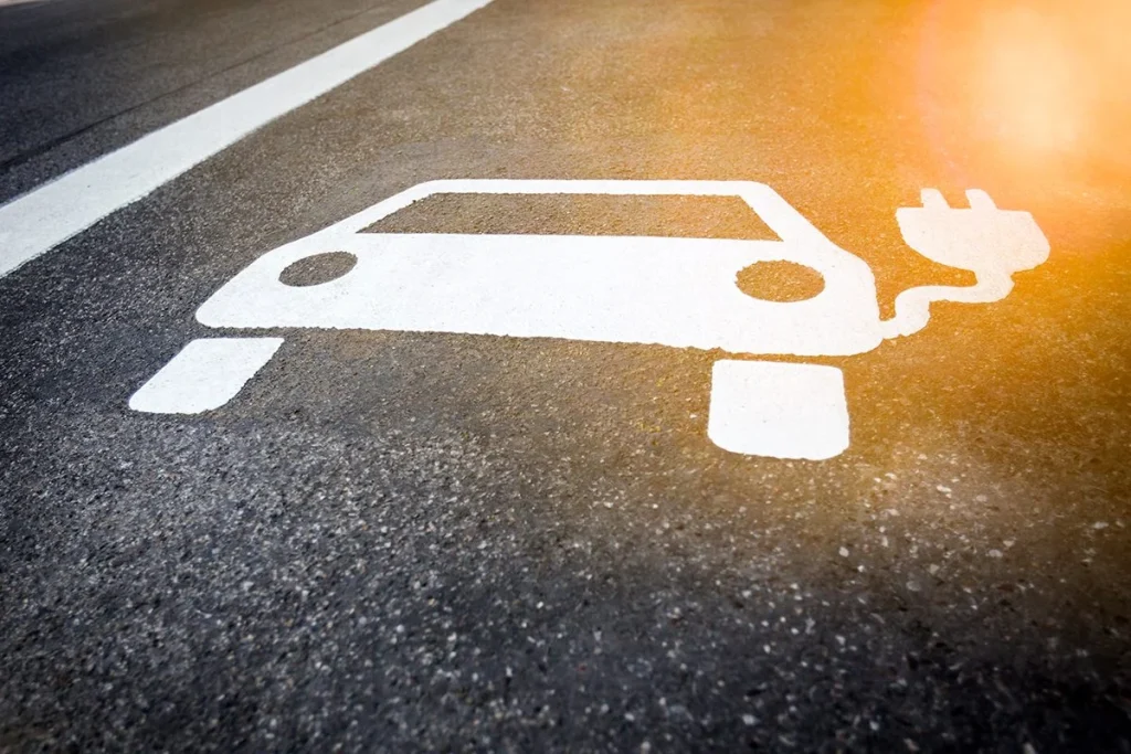 El desarrollo de cargadores en autopistas para coches eléctricos requiere más de 13 millones por kilómetro