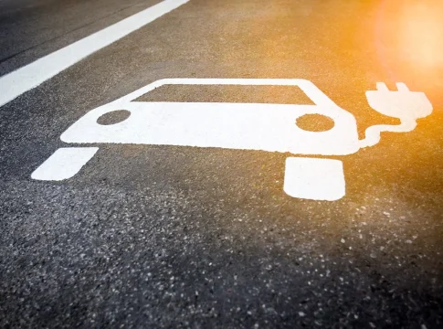 El desarrollo de cargadores en autopistas para coches eléctricos requiere más de 13 millones por kilómetro El desarrollo de cargadores en autopistas para coches eléctricos requiere más de 13 millones por kilómetro