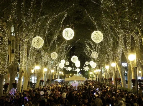 El lado oscuro de la Navidad así influyen las luces al sueño, la salud y el medio ambiente El lado oscuro de la Navidad: así influyen las luces al sueño, la salud y el medio ambiente