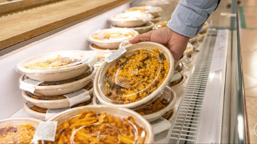 El menú del día sufre la competencia directa del supermercado