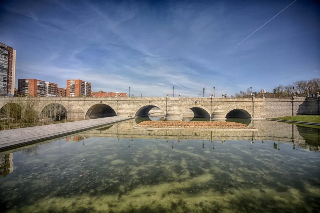 El puente de Segovia en Madrid Río
