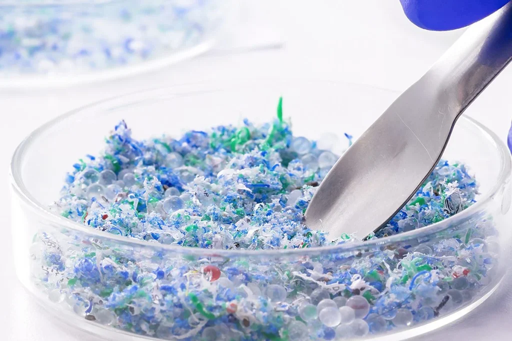 Científicos australianos revolucionan el reciclaje al convertir plástico en comida 2 El reciclaje de plástico alcanza otro nivel al convertirse en fuente de alimentos gracias a la ciencia australiana