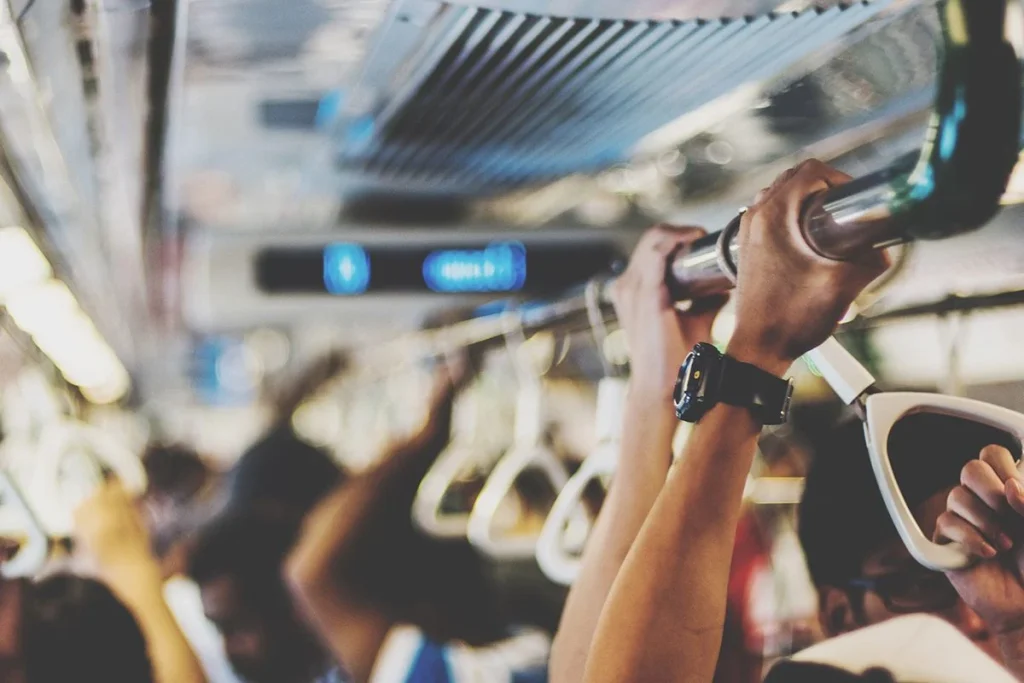 No solo falta puntualidad: el transporte público debe inspirarse en Netflix para ganar usuarios 4 El transporte público debe adoptar estrategias de contenido y experiencia de usuario al estilo Netflix