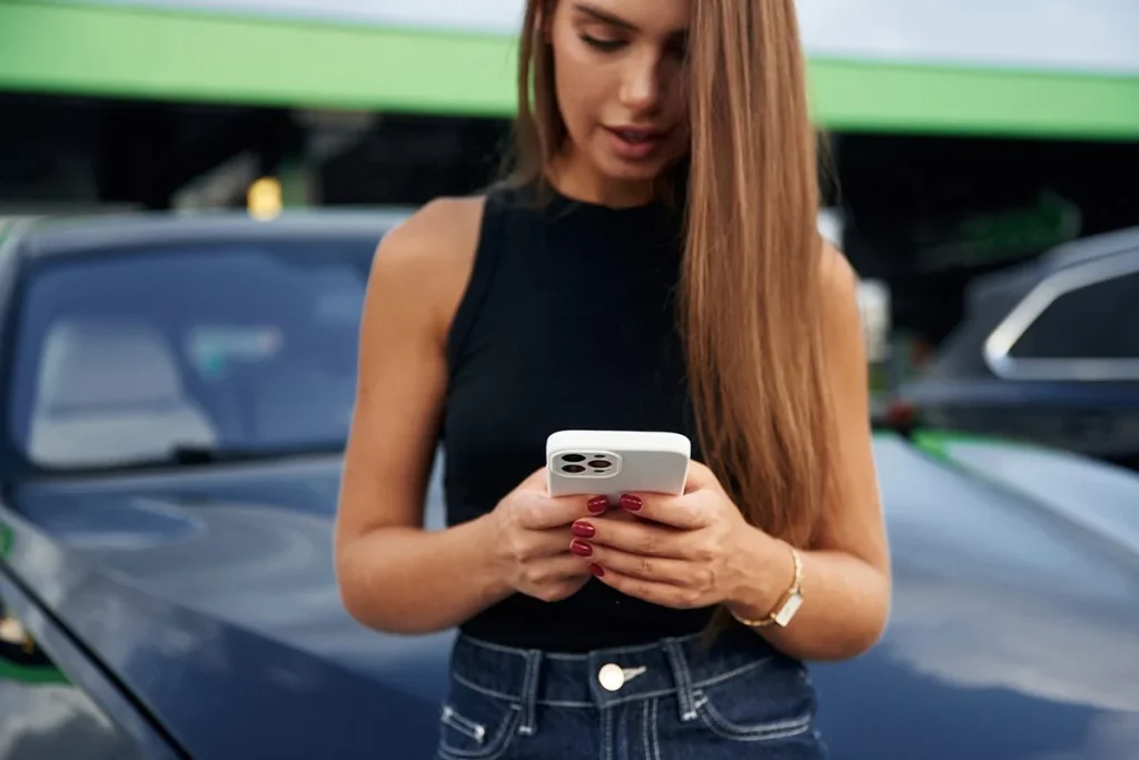 El truco de WhatsApp que todo conductor distraído puede usar para evitar problemas 1 El truco de WhatsApp facilita a los conductores distraídos mantenerse conectados y seguros en carretera