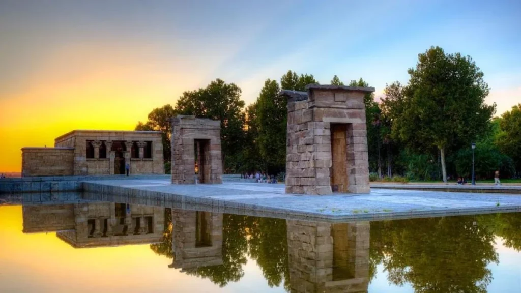 A vueltas con cubrir el Templo de Debod de Madrid: por qué España no trata las reliquias egipcias como Estados Unidos o Italia 1 El único templo egipcio que vive a la intemperie