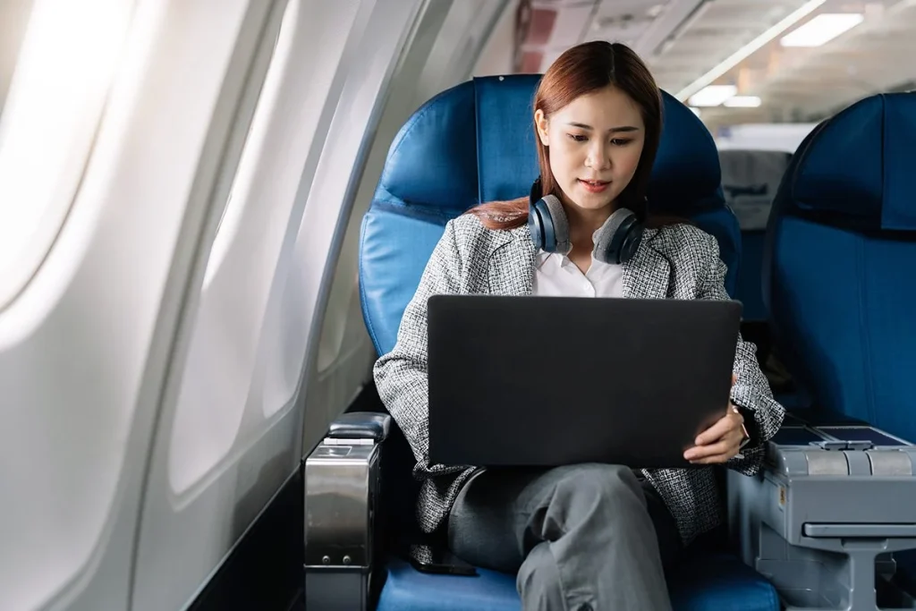 Elon Musk revoluciona el acceso a internet en aviones con tecnologías de alta velocidad