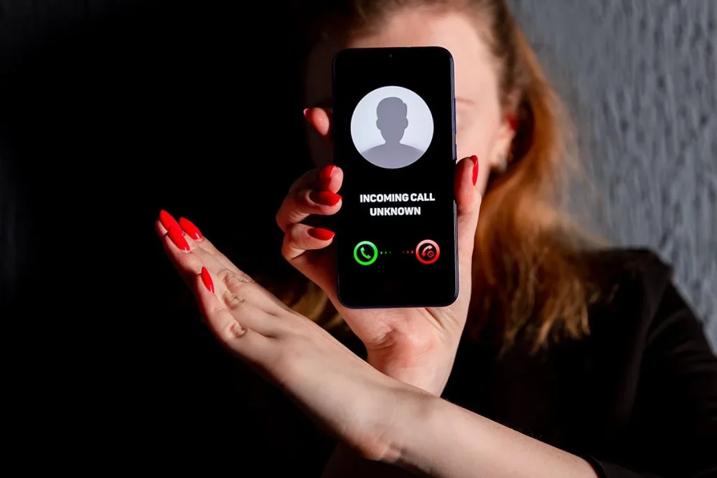 La Policía revela el método más fácil para detectar y evitar llamadas de spam en España 3 Estrategias policiales facilitan la detección y prevención de llamadas spam en el país